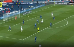 Neymar đáp trả chỉ trích từ CĐV PSG bằng siêu phẩm “xe đạp chổng ngược”