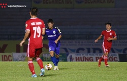 Cầu thủ Bình Dương thuật lại tình huống trọng tài Trương Hồng Vũ bẻ còi