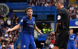 CĐV Chelsea phản ứng đau khổ về bàn thắng bị VAR từ chối trước Liverpool