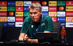 Công nghệ VAR được trọng tài UEFA hướng dẫn cách bắt việt vị