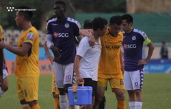 Văn Quyết bị phạt nguội sau pha phạm lỗi với Đình Đồng