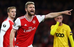 Mustafi từ thảm họa phòng ngự trở thành bùa may mắn của Arsenal như thế nào?