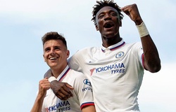 Bộ đôi Chelsea kết hợp ngang bằng cây đinh ba của Liverpool