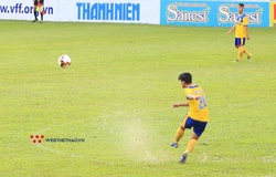 Sân Pleiku bì bõm nước, cầu thủ "thủy chiến" ở U21 Quốc gia 2019