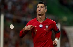 Ronaldo thăng hoa, Bồ Đào Nha dễ dàng giành chiến thắng