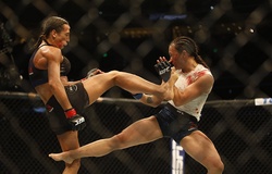 Gãy xương bàn chân, Joanna Jedrzejczyk vẫn xuất sắc vượt qua 'hot girl' Karate Michelle Waterson