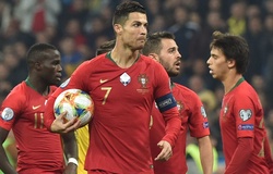 Ronaldo ghi bàn thứ 700 nhưng cần làm gì để Bồ Đào Nha không bị loại?