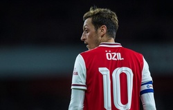Mesut Ozil vẫn kiếm số tiền khổng lồ từ Arsenal dù không chơi