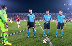 Maguire có hành động hài hước trong lần đầu đeo băng đội trưởng MU