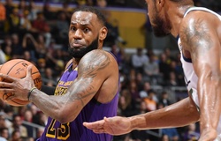 LeBron James bật chế độ gánh team, LA Lakers có chiến thắng đầu tiên