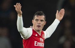 Đội trưởng Arsenal "bật lại" CĐV sau khi bị xúc phạm