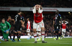 Arsenal bị Crystal Palace cầm hòa dù trung vệ ghi bàn thay tiền đạo