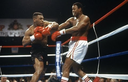 Knockout Larry Holmes, Mike Tyson trả thù cho Muhammad Ali