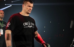 Mirko Cro Cop từng dùng AK47 "hù" người dẫn chương trình thót tim