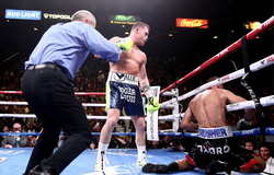 Kovalev bị đình chỉ thi đấu vì lý do y tế sau trận thua Canelo