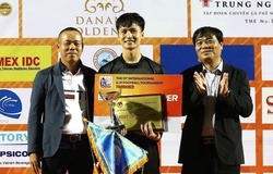 Thủ môn U21 Việt Nam Dương Tùng Lâm gây ấn tượng mạnh với HLV Park Hang Seo