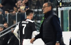 Ronaldo chửi thề HLV Sarri khi bị thay ra sân ở trận Juventus vs Milan