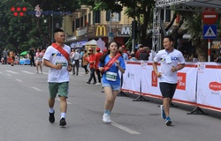 Nữ ca sĩ Nhật Bản chạy cùng tuyển thủ SEA Games Việt Nam tại Kizuna Ekiden 2019