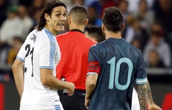 Messi đụng độ với Cavani trước khi ghi bàn thứ 70 cho Argentina