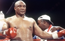 George Foreman đánh giá Canelo xuất sắc hơn cả Deontay Wilder