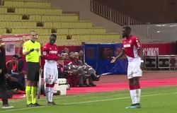 Cựu sao Chelsea khiến CĐV cười ra nước mắt vì hành động ngờ nghệch