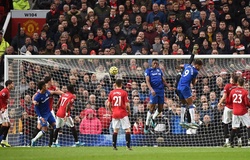 CĐV MU chỉ trích không thương tiếc Luke Shaw sau trận hòa Everton