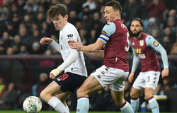 Liverpool thua không tưởng trước Aston Villa, tạm biệt Cúp Liên đoàn