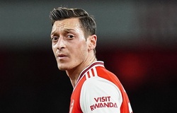 Ozil bị cáo buộc giả vờ chấn thương để nghỉ trận Arsenal vs Everton