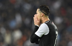 Ronaldo gây sốc khi tháo bỏ huy chương sau thất bại với Juventus