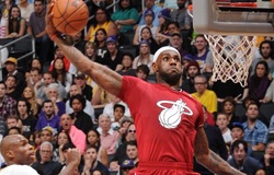 LeBron James, Dwayne Wade và những màn trình diễn xuất sắc nhất đêm Giáng Sinh