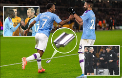 Sterling bị ném bật lửa sau khi sút hỏng 2 quả penalty cho Man City