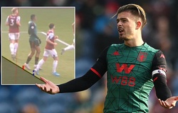 Ngoại hạng Anh lại sốc khi VAR hủy bàn thắng do việt vị... gót chân