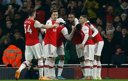 Mesut Ozil được huyền thoại MU khen ngợi khi tỏa sáng với Arsenal