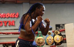 Nữ quyền vương Claressa Shields sẽ luyện tập với Jon Jones cho màn ra mắt MMA năm 2020