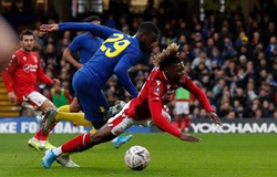 CĐV Chelsea hả hê khi VAR cứu 2 bàn thua cho đội nhà