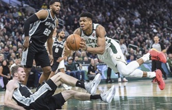 Giằng co trong 3 hiệp đầu, Spurs đành "gục ngã" trước Bucks trong hiệp cuối