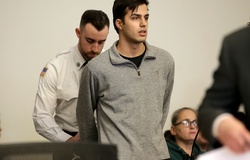 Boston Celtics cấm vận trọn đời CĐV ném lon bia xuống sân