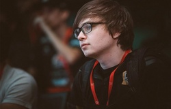 Sneaky giải nghệ, nhưng vẫn sẽ ở lại C9 trong vai trò mới