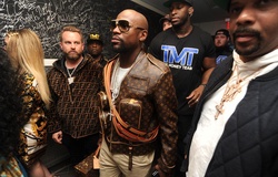 Floyd Mayweather gặp "Chí Phèo" ăn vạ tại Miami