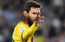 Messi đưa ra mệnh lệnh cho các đồng đội trước khi Barca ngược dòng