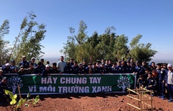 Luyện tập cho mùa giải mới, cầu thủ HAGL kết hợp bảo vệ môi trường
