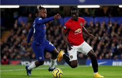 Vừa bình phục chấn thương, Eric Bailly đã biến tiền đạo Chelsea thành “gã hề”