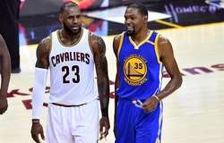 Kevin Durant bắt tay LeBron James và thánh hài JaVale McGee trong sản phẩm mới