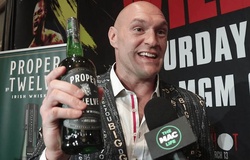 Conor McGregor tặng rượu Tyson Fury trước thềm đại chiến Deontay Wilder