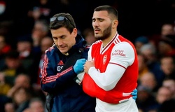 Arsenal "hưởng lợi" bất ngờ từ chấn thương của Kolasinac ở trận thắng Everton