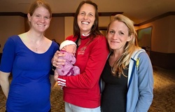 Hai phụ nữ mang bầu và bà mẹ sinh con 4 tuần tham dự Olympic Marathon Trials