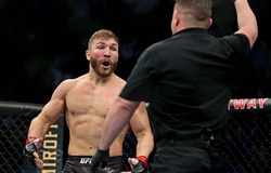 Pha dừng trận đấu khó hiểu gây tranh cãi tại UFC Norfolk