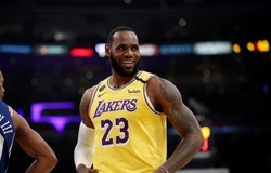 LeBron James đóng logo, LA Lakers nhọc nhằn thắng Philadelphia 76ers chắp vá