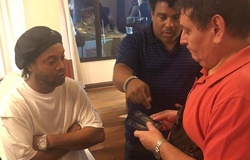 Ronaldinho và anh trai bất ngờ bị tạm giữ ở Paraguay