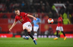 Sao trẻ MU lập siêu phẩm phút bù giờ với sai lầm khó tin của Ederson